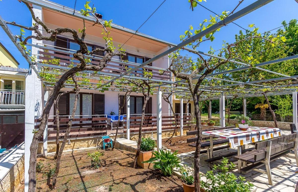 Apartments Dragica Valbandon Экстерьер фото