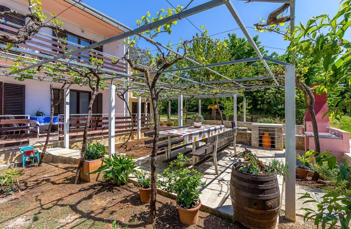 Apartments Dragica Valbandon Экстерьер фото